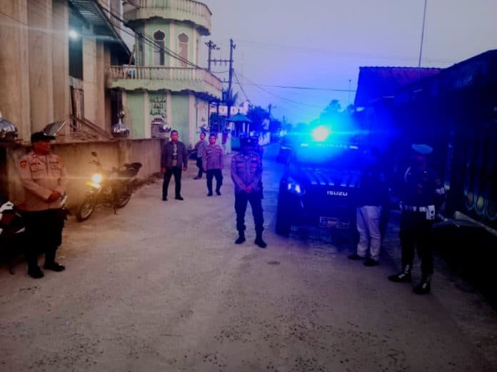 polsek_labuhanruku_patroli_ciptakan_rasa_aman_jalankan_ibadah_puasa