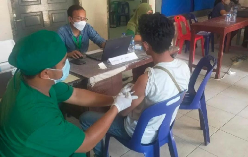 polsek_medan_baru_gelar_vaksinasi_dosis_lengkap_di_kantor_gmki