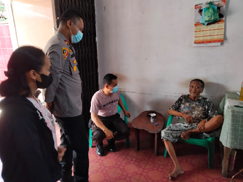 polsek_medan_timur_gelar_vaksinasi_door_to_door_bagi_lansia
