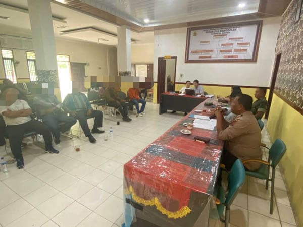 polsek_onan_runggu_mediasi_sengketa_lahan_antar_2_keluarga_di_nainggolan