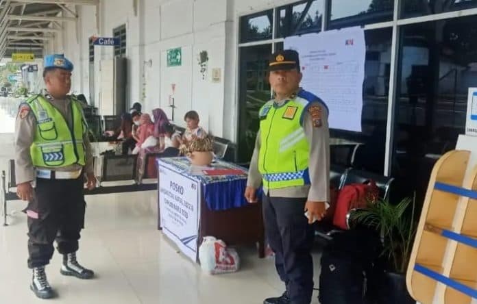 polsek_padang_hilir_patroli_di_stasiun_kereta_api_tebing_tinggi
