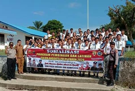 polsek_parapat_sosialisasi_ppl_calon_polri_di_sman_1