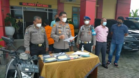 polsek_patumbak_tangkap_perampok_modus_minta_antar
