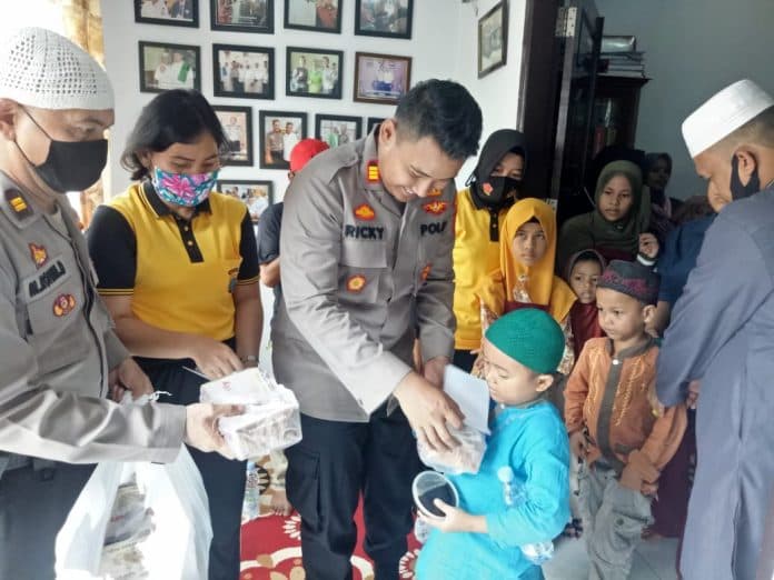 polsek_percut_sei_tuan_gelar_kegiatan_sosial