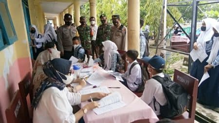 polsek_rambutan_monitoring_vaksinasi_di_3_lokasi