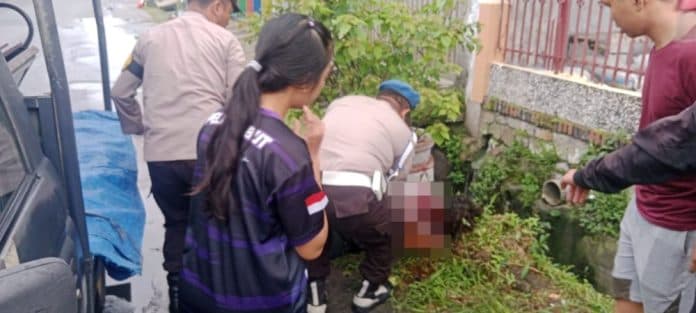 polsek_siantar_selatan_evakuasi_otk_dengan_kondisi_luka