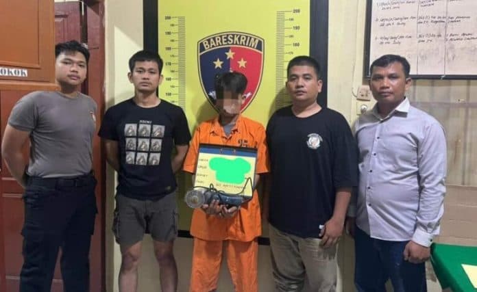 polsek_sibolga_selatan_ciduk_pencuri_solar_di_parombunan_berkat_cctv