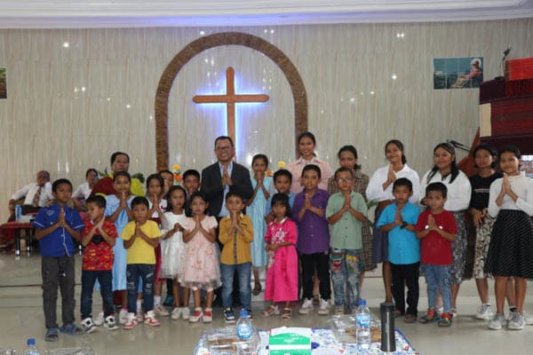 poltak_sitorus_bantu_pembangunan_tpt_gereja_hkbp_dolok_nauli_2