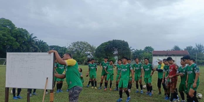 pon_2024_semakin_dekat_sepakbola_putra_sumut_fokus_latihan_taktikal