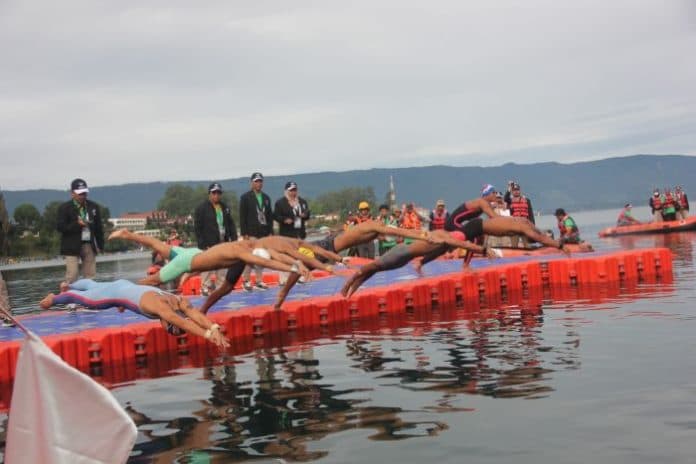 pon_xxi_13_atlet_berlaga_di_renang_perairan_terbuka_danau_toba