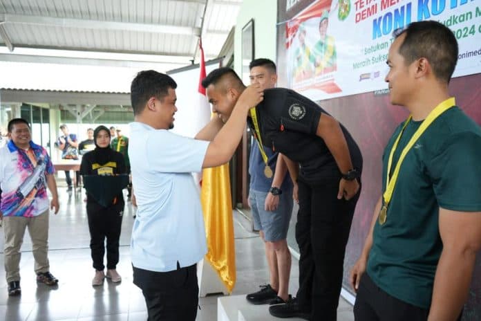 porkot_cabang_menembak_ditutup_bobby_nasution_tampilkan_yang_terbaik_di_pon_2024