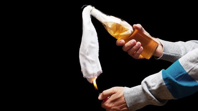 pos_polisi_lalu_lintas_di_pinrang_sulsel_dilempar_bom_molotov