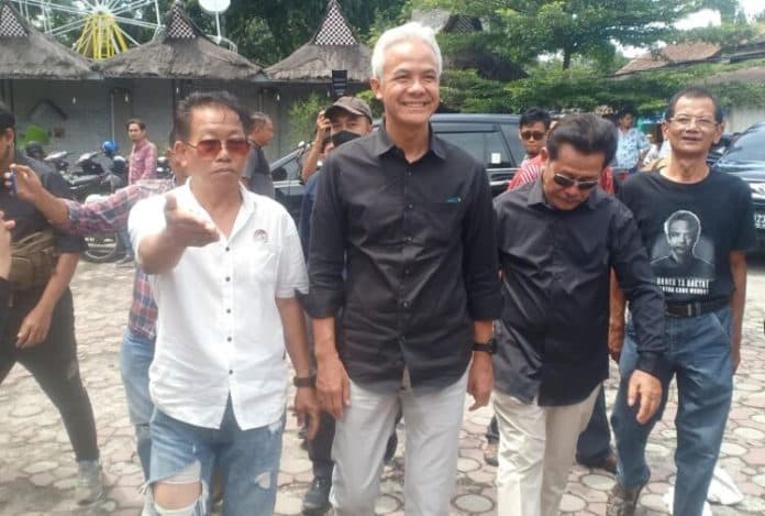 poster_wajahnya_di_siantar_dicopot_satpol_pp_ganjar_tanyakan_ke_mereka_alasannya