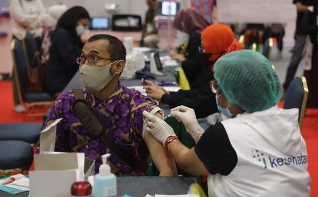 ppkm_dicabut_tapi_mengapa_vaksin_booster_kedua_diwajibkan