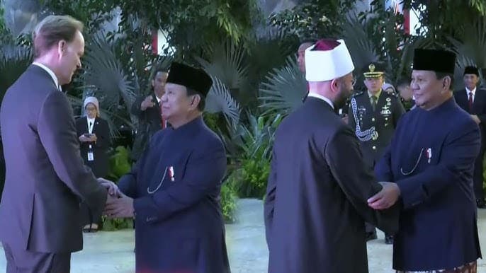 prabowo_subianto_sambut_para_tamu_kehormatan