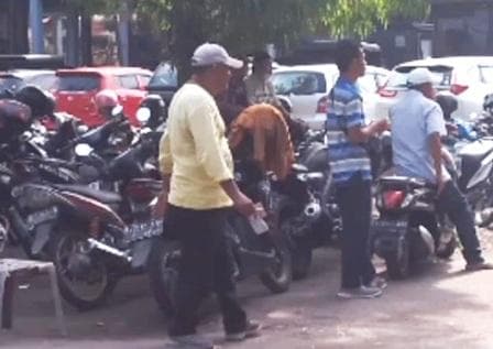 preman_modus_jukir_kembali_tunjukkan_arogansinya_di_medan