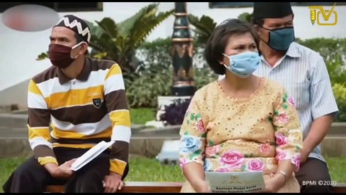 presiden_joko_widodo_memberi_motivasi_kepada_pengusaha_kecil