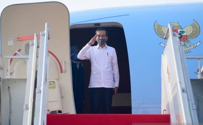 presiden_jokowi_bertolak_ke_jawa_timur_tinjau_posko_covid_19