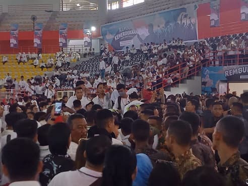 presiden_jokowi_hadir_di_acara_rembuk_kemerdekaan_relawan_bobby_nasution_histeris