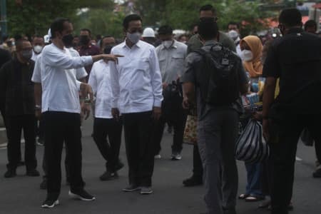 presiden_jokowi_ingatkan_pelajar_tidak_berkerumun_saat_ptm_terbatas