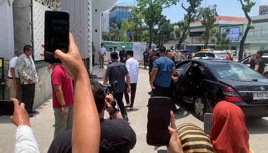 presiden_jokowi_salat_jumat_di_mesjid_agung_medan