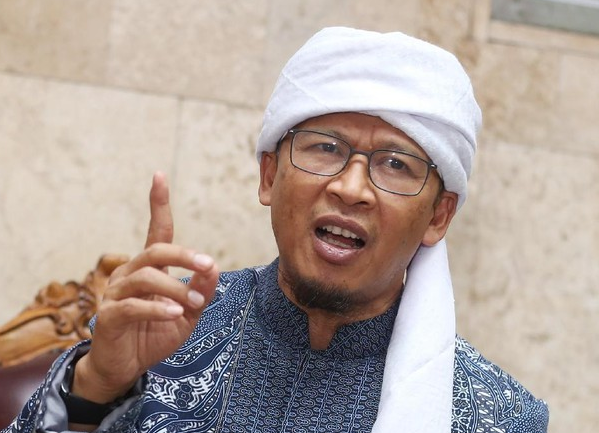 presiden_ketua_mpr_dan_dpr_diminta_menjadi_klaster_pertama_disuntik_vaksin
