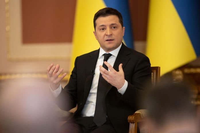 presiden_zelensky_serukan_rusia_tarik_mundur_pasukan_dari_ukraina_saat_natal