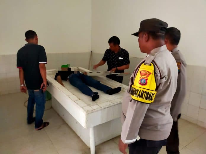 pria_asal_sumbar_ditemukan_tewas_di_dalam_mobil_terparkir