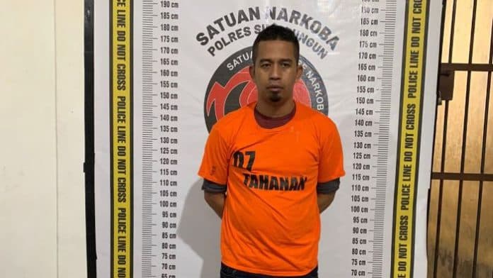 pria_asal_tebing_tinggi_ditangkap_di_tapian_dolok_sabu_dan_ekstasi_disita