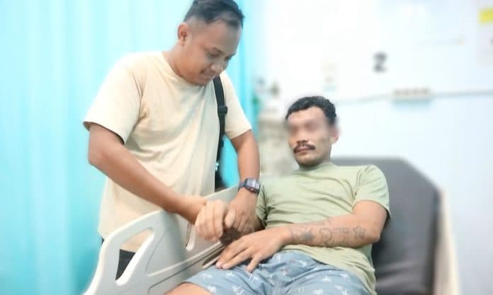 pria_bertato_ular_naga_bobol_rumah_warga_demi_judol