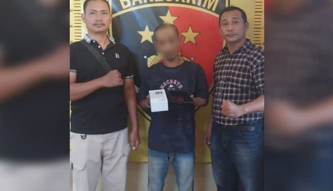 pria_ini_curi_2_ponsel_dan_uang_rp5_juta_saat_nginap_di_rumah_teman