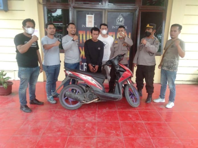 pria_ini_diciduk_polsek_siantar_utara_karena_mencuri_sepeda_motor