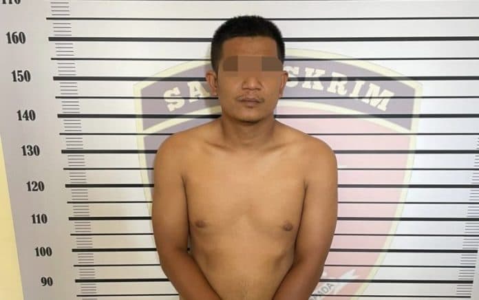 pria_ini_ditangkap_setelah_menjambret_handphone_penumpang_betor_di_medan_rekannya_kabur