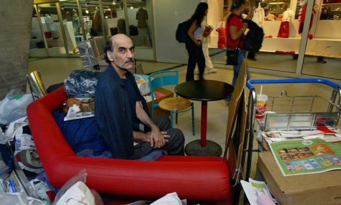 pria_iran_yang_menginspirasi_film_the_terminal_meninggal_di_bandara_paris