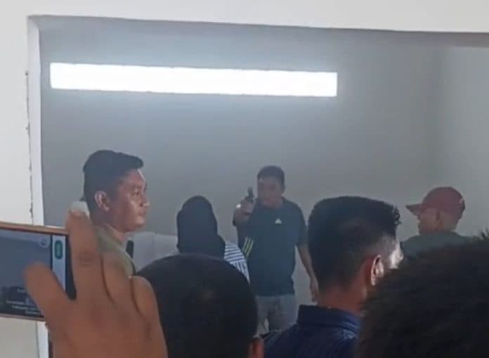 pria_koboi_letuskan_senpi_di_keramaian_diamankan_polisi