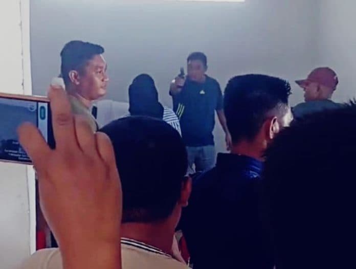 pria_koboi_letuskan_senpi_jadi_tersangka_dan_ditahan