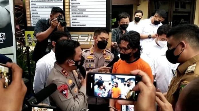 pria_pengancam_patahkan_leher_bobby_ditahan_dan_dijerat_pasal_berlapis