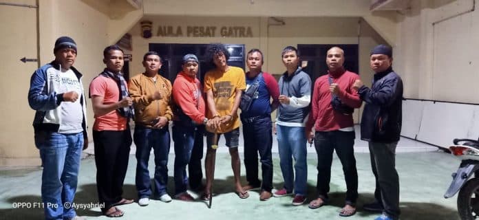 pria_remaja_ditebas_pakai_parang_ini_dia_pelakunya