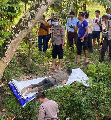 pria_tak_dikenal_ditemukan_tewas_di_bah_sampuran_jorlang_hataran