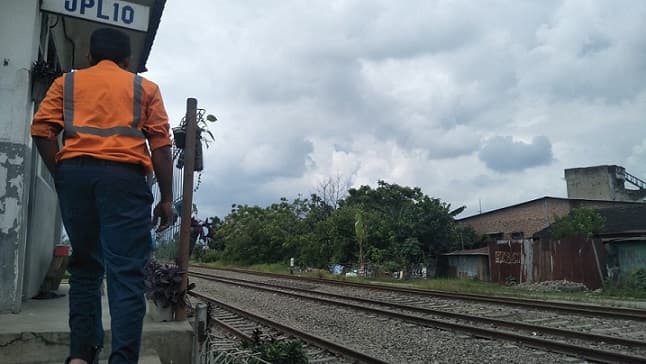 pria_tak_dikenal_tewas_ditabrak_kereta_api_di_tembung