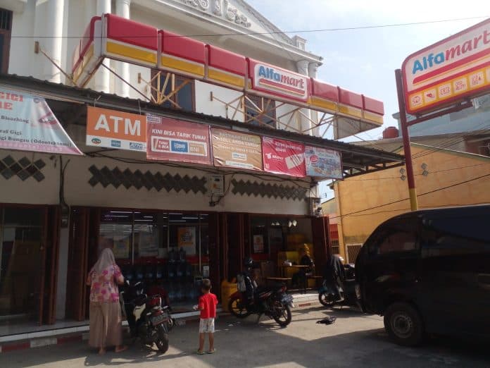 pria_tertangkap_basah_curi_barang_alfamart_gaperta_medan