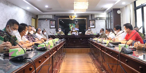 produsen_dan_distributor_diminta_pastikan_stok_dan_harga_sembako_di_medan