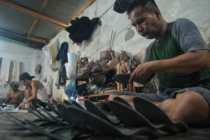 produsen_sepatu_mulai_kebanjiran_orderan_di_medan