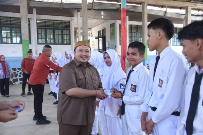 program_dukcapil_sikola_di_sman_1_angkola_barat_buat_e_ktp_pelajar