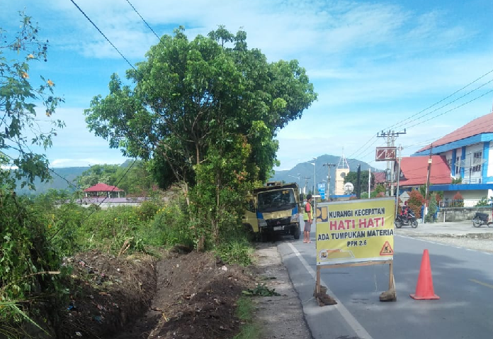 program_pen_menyasar_perbaikan_parit_di_balige