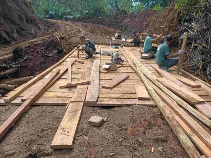 program_tmmd_ke_117_di_tapsel_warga_angkola_barat_kini_miliki_dua_jembatan