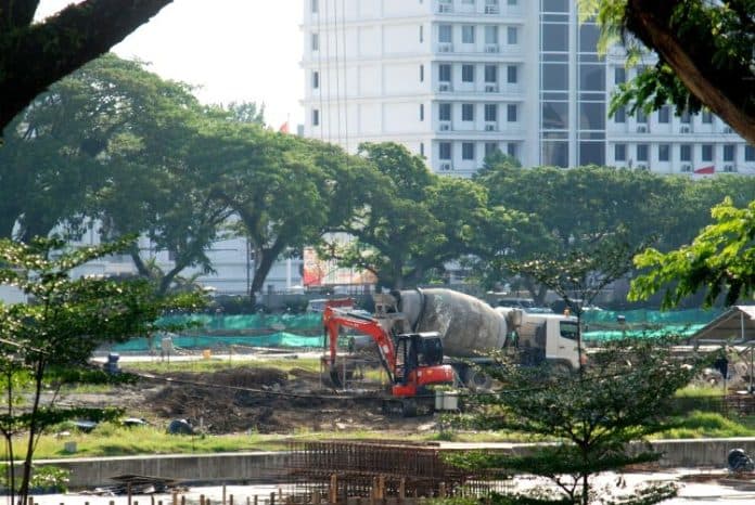 progres_revitalisasi_lapangan_merdeka_sudah_kelihatan