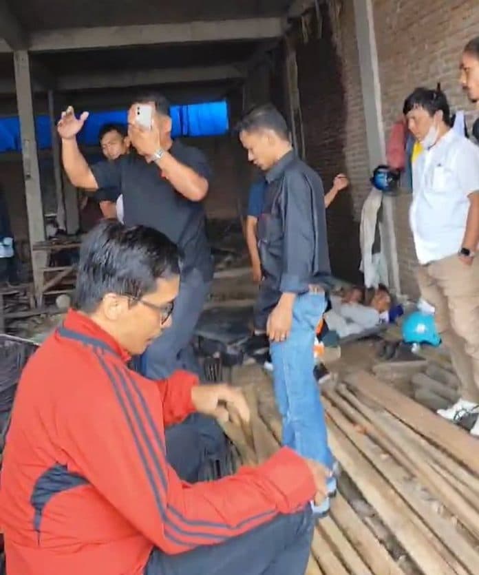 protes_pembangunan_ruko_dan_ganti_rugi_tak_digubris_warga_dan_mandor_cekcok