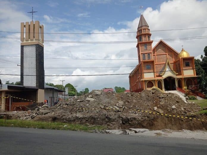 proyek_drainase_ganggu_ibadah_jemaat_gereja_katolik_siantar