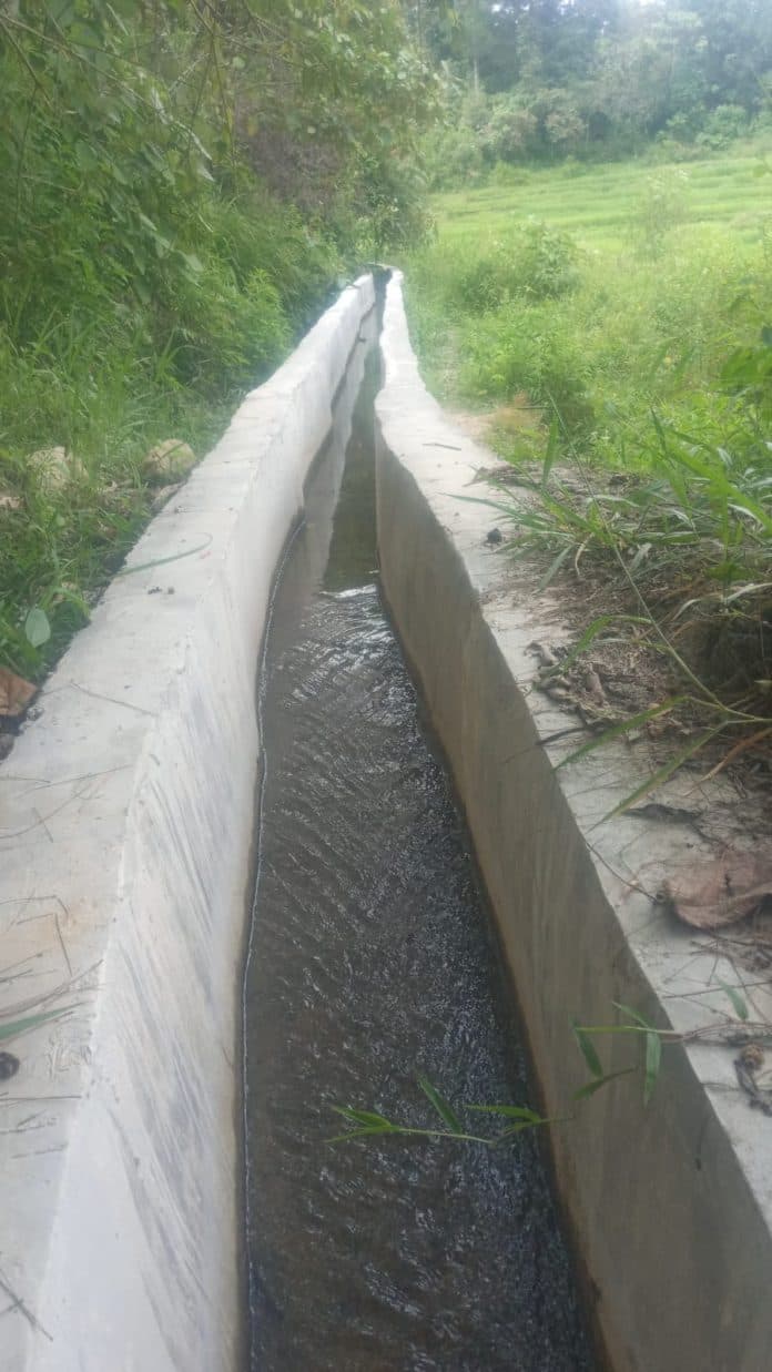 proyek_irigasi_di_desa_lobusiregar_1_siborongborong_diduga_dikerjakan_asal_jadi